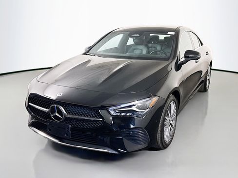 Used 2025 Mercedes-Benz CLA 250 4MATIC image 4