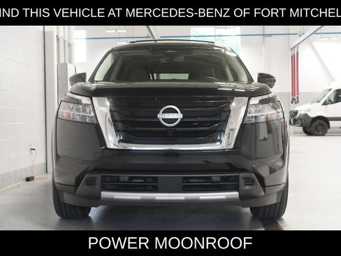 Used 2024 Nissan Pathfinder Platinum w/ Cargo Package AWD/4WD image 2