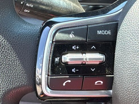 Used 2023 Kia Sorento LX FWD image 24