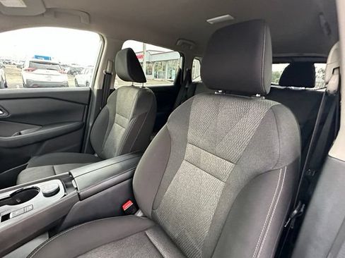Used 2025 Nissan Rogue SV AWD/4WD image 24