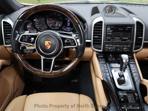Used 2016 Porsche Cayenne image 35