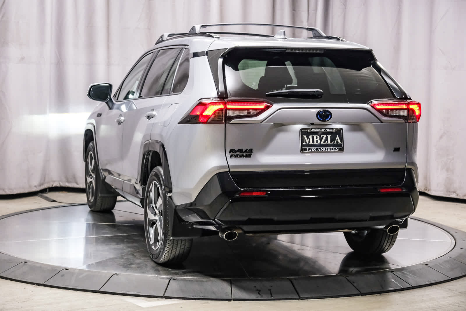 Used 2024 Toyota RAV4 SE w/ Weather & Moonroof Package AWD/4WD image 2