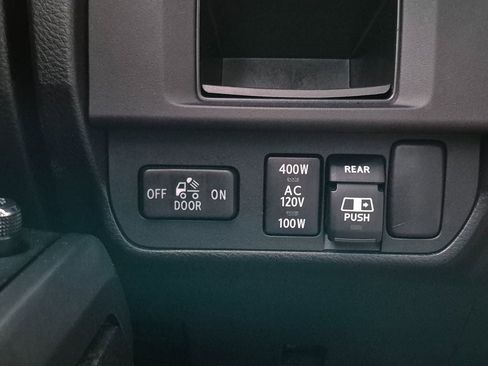 Used 2017 Toyota Tacoma TRD Sport image 16