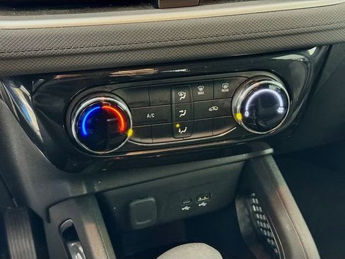 Used 2025 Chevrolet TrailBlazer LT image 16