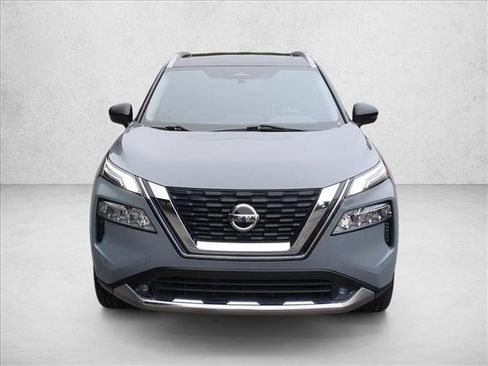 Used 2021 Nissan Rogue Platinum FWD image 2