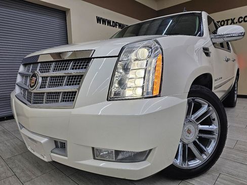 Used 2013 Cadillac Escalade ESV Platinum RWD image 1