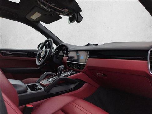 Used 2020 Porsche Cayenne image 24