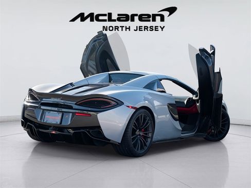 Used 2018 McLaren 570S Spider image 18