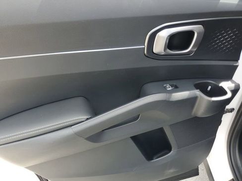 Used 2024 Kia Sorento S w/ Panoramic Sunroof Package FWD image 12