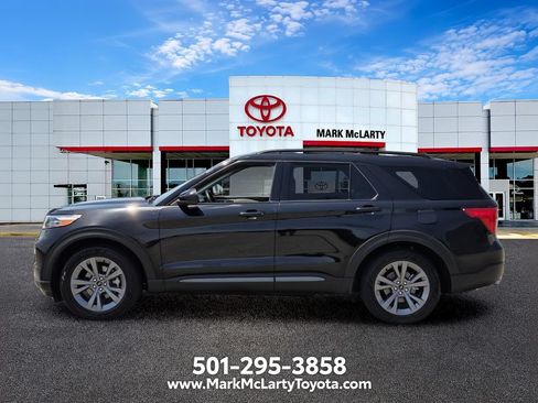 Used 2022 Ford Explorer XLT w/ Equipment Group 202A RWD image 2