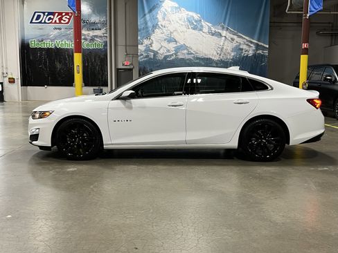 Used 2024 Chevrolet Malibu LT w/ Sport Edition image 2