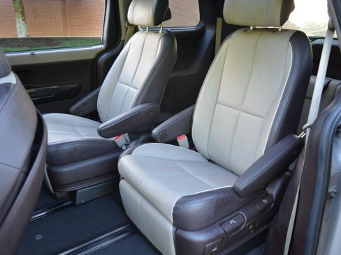 Used 2015 Kia Sedona SX Limited image 12