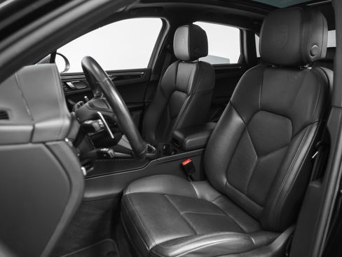 Certified 2023 Porsche Macan Turbo AWD/4WD image 45