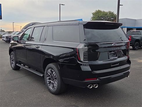 New 2026 Chevrolet Suburban Z71 w/ Comfort Package image 3