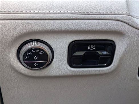Used 2023 Mercedes-Benz EQE 500 4MATIC Sedan image 11