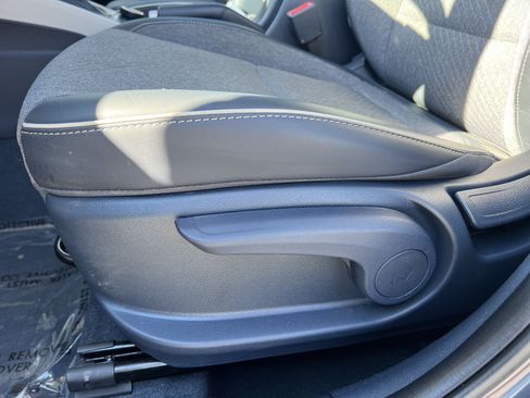 Used 2024 Hyundai Venue Limited FWD image 14
