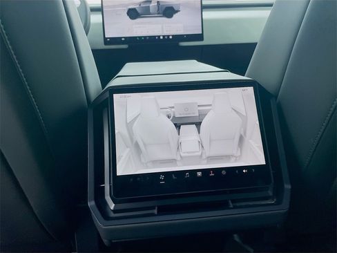 Used 2024 Tesla Cybertruck AWD Crew Cab image 19