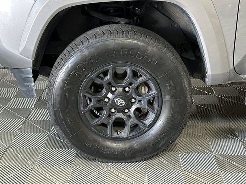 Used 2020 Toyota Tacoma SR5 RWD image 38