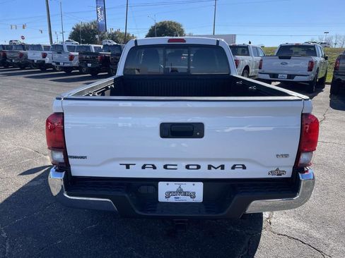Used 2022 Toyota Tacoma SR5 image 4