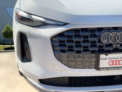 New 2025 Audi Q5 Premium w/ 19" Wheel Package image 11