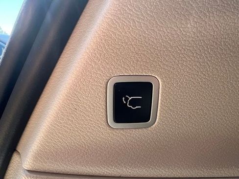 Certified 2024 Chrysler Pacifica Touring-L FWD image 12