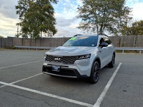 Used 2023 Kia Sorento S image 3
