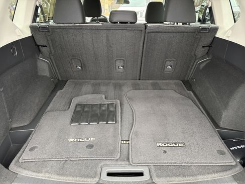 Used 2022 Nissan Rogue SV image 19