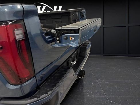 Used 2025 GMC Sierra 3500 Denali image 17