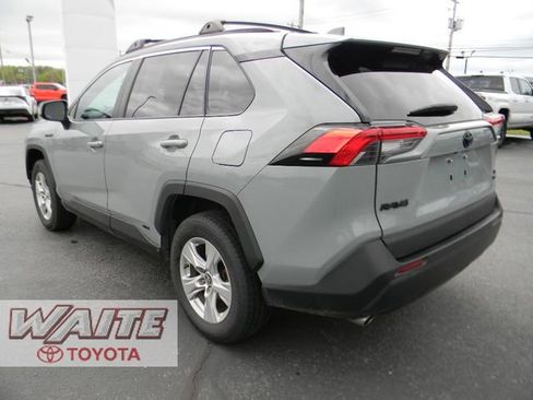Used 2020 Toyota RAV4 XLE w/ Convenience Package AWD/4WD image 4