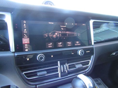 Used 2022 Porsche Macan AWD/4WD image 22