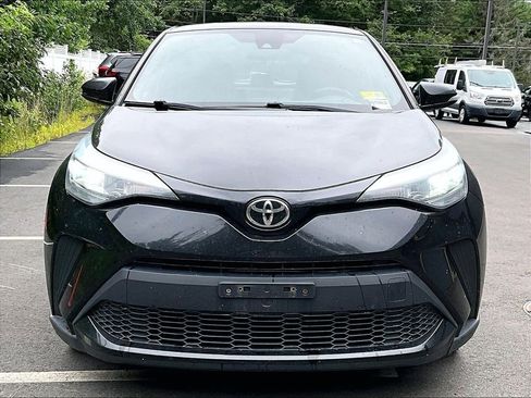 Used 2020 Toyota C-HR XLE FWD image 2