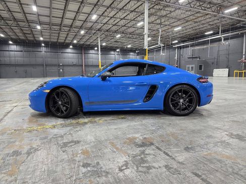 Used 2023 Porsche 718 Cayman w/ Premium Package RWD image 3
