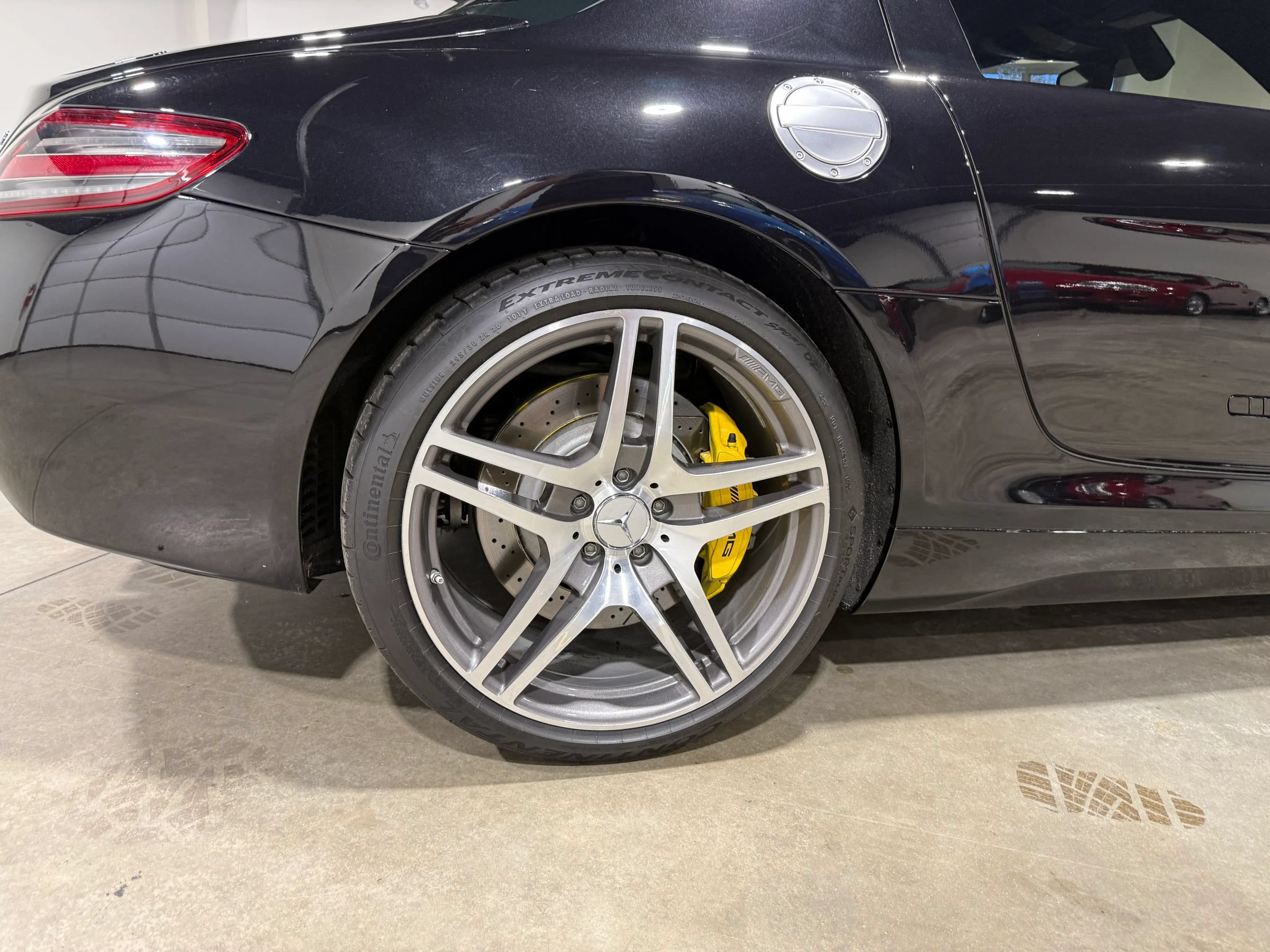 Used 2011 Mercedes-Benz SLS AMG Coupe image 24