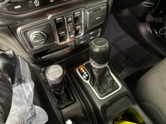 Certified 2022 Jeep Gladiator Sport AWD/4WD image 13