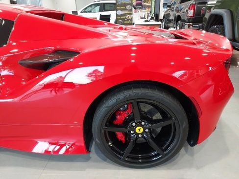 Used 2021 Ferrari F8 Tributo image 13