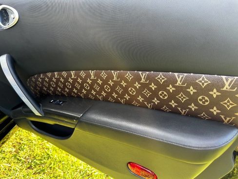 Used 2006 Nissan 350Z Touring w/ (N93) Cargo Convenience Pkg image 12