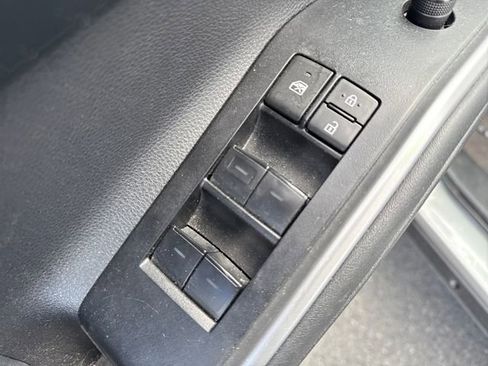 Used 2023 Toyota Highlander L FWD image 18