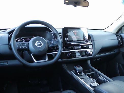 Used 2022 Nissan Pathfinder S image 4