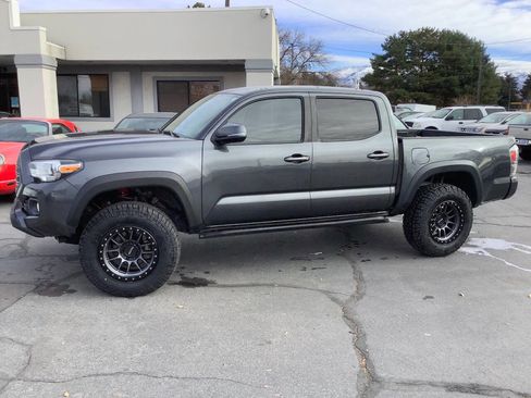 Used 2020 Toyota Tacoma TRD Off-Road image 3