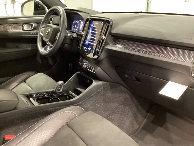 Used 2021 Volvo XC40 T5 R-Design w/ Climate Package AWD/4WD image 15