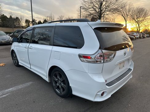 Used 2019 Toyota Sienna SE Premium image 7