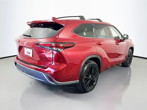 Used 2026 Toyota Highlander Limited AWD/4WD image 5