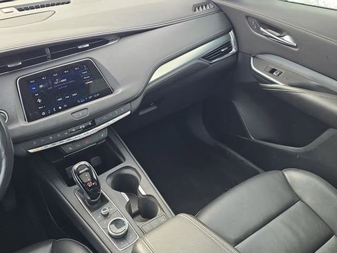 Used 2022 Cadillac XT4 Premium Luxury image 35