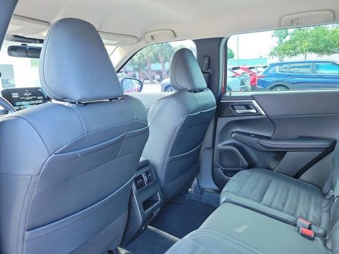 Used 2023 Mitsubishi Outlander SE FWD image 13