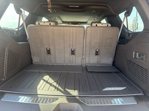 New 2026 Chevrolet Suburban Z71 image 10