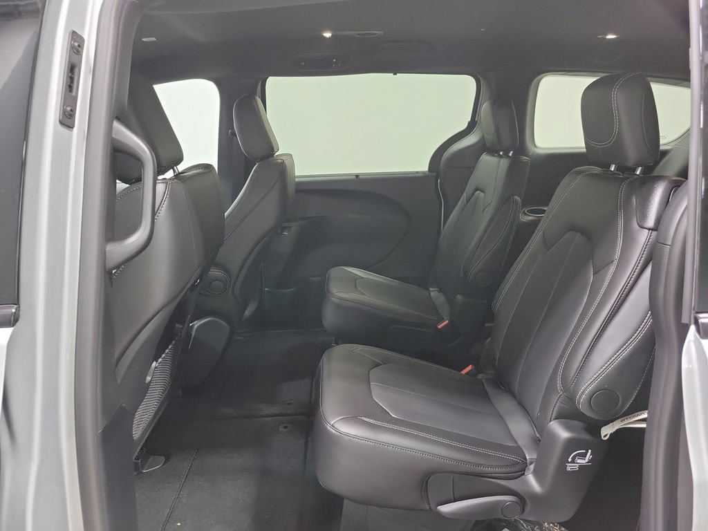 New 2026 Chrysler Pacifica Select w/ S Appearance Package AWD/4WD image 10