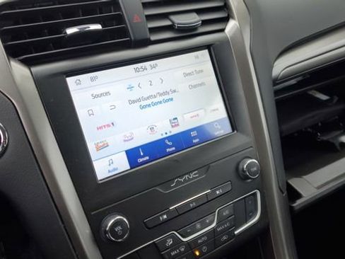 Used 2020 Ford Fusion SE image 13