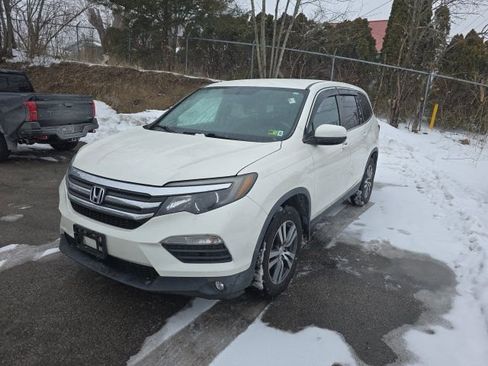 Used 2017 Honda Pilot EX image 1