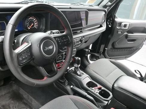 Used 2024 Jeep Wrangler Unlimited Rubicon w/ Convenience Group AWD/4WD image 24