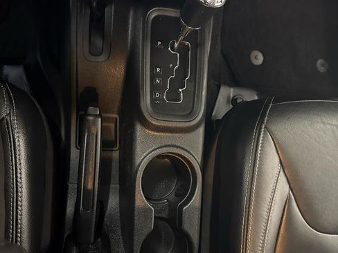 Used 2017 Jeep Wrangler Unlimited Rubicon image 21